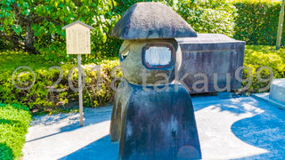 チョットポップな感じのする石灯籠です。