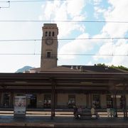 西部ドロミテの拠点となるボルツァーノの駅