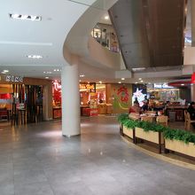 地階には、こちらもマレーシアでの定番「SUSHI　KING」