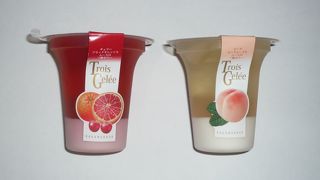 フルーツが入ったゼリーを頂きました