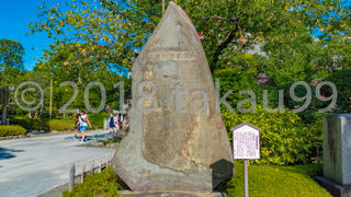 正面の碑面には梵字が刻まれており何が書いてあるかは読めません。