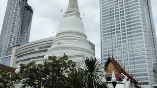 第３級王室寺院　サイアム駅からとても近いです