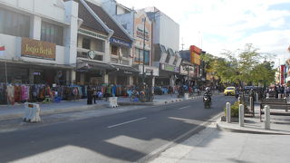 目抜き通り。散策は何日でも飽きない。