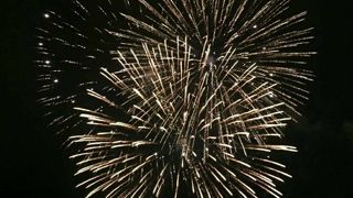 色鮮やかな花火