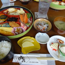 幕の内風の料理