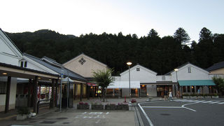 お土産類が豊富でアクセスもいい道の駅。