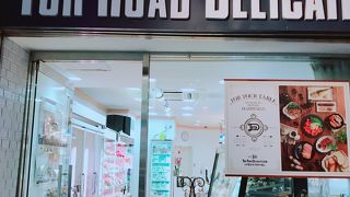 2階はサンドイッチサロン