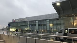 トランジット簡単、アクセスよしな空港