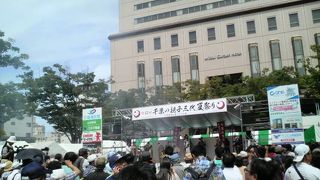 「親子三代夏祭り」時は出店とイベントでかなりの賑わい