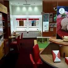 小さな甘味喫茶が用意されていました。