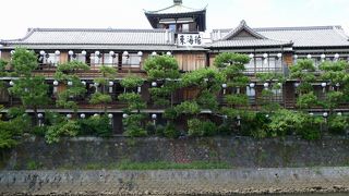 駅やビーチから歩けます