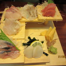 刺身盛り合わせは見た目が良かった。