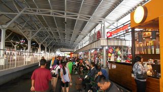 駅周辺は何かと便利。