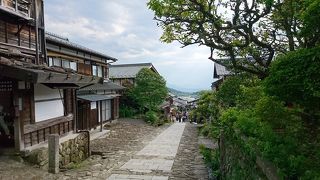 坂に造られた宿場町は美しい