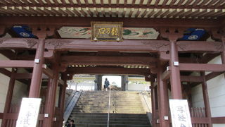 五重塔や仏舎利塔など見どころ豊富です。