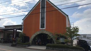 ショップ２階のライブラリーでのんびり過ごさせて頂きました。