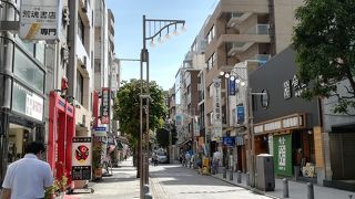 お昼には活気があります