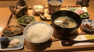 少し離れた場所にありますが