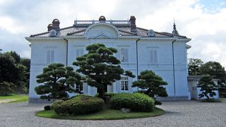 鳥取城前に建つ、西洋建築。