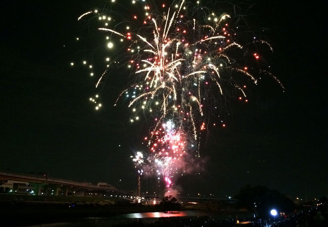 伊丹空港からも見える花火。