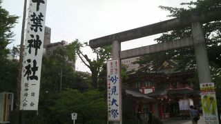 「勝・金御籤」など色々なおみくじがあります