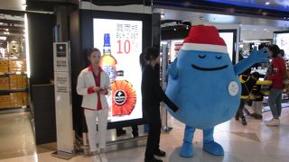 クリスマスモードの香港国際空港
