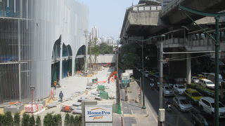 駅周辺の大がかりな工事を見かけました