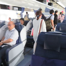 ビジネスクラスは2-2-2列の42席、クレードルタイプの座席