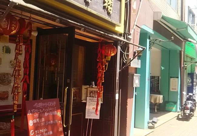 スタジアムに近いエリアにある地元の中華料理屋