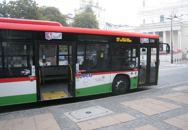ルブリンの駅と旧市街の間はバス（１番）が便利です。