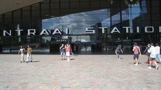 近代的なロッテルダムセントラル駅