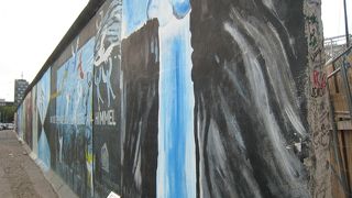 ベルリンの壁がアートになったイーストサイドギャラリー