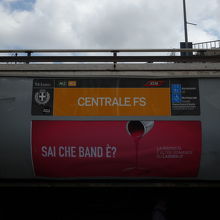 ミラノ中央駅の地下鉄出入口