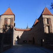 旧市街と新市街の間にあるレンガ造りの砦