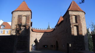 旧市街と新市街の間にあるレンガ造りの砦