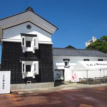 白壁土蔵風の店が良いですね！