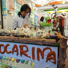 とても可愛らしいオカリナがたくさん並べられていました♪