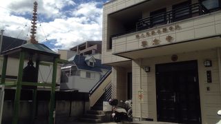 釣鐘でかろうじてお寺っぽい