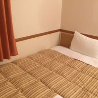 ベッドはひろかった。