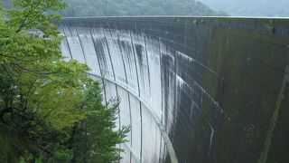 総貯水容量はアーチダムとしては国内最大