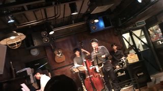 京大ジャズ研の演奏を聴きながら