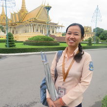 日本語ガイドさん。需要は少ないとの事。話を理解するのに一苦労