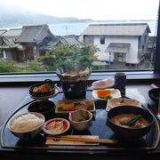 桜島を眺めながら美味しいお食事を楽しめます