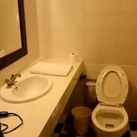 洗面所とトイレ。