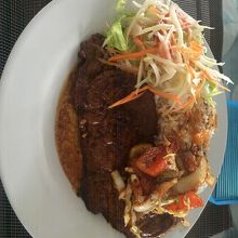 食堂で食べたステーキプレート500vt