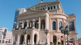 大きな建物「アルテ　オパ」フランクフルト