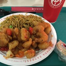 こどもに取り分け用で夫が麺なら私はチャーハンにします