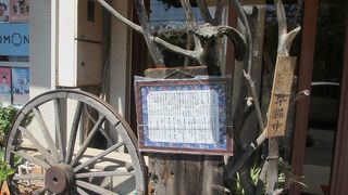 今では数少なくなった街のとんかつ屋さんという印象のお店です