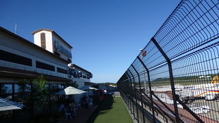 コンパクトな空港ビルは便利な造り