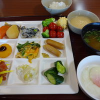 朝食のマグロの漬けがうれしい